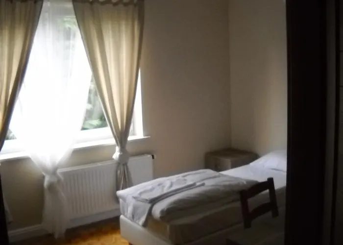 Lavender - Restauracja I Goscinne אורחן Nowy Tomyśl