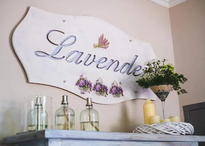 Lavender - Restauracja I Goscinne אורחן *